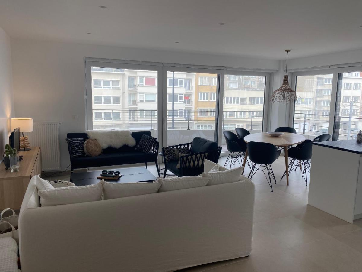 Lichtrijk 2-Slaapkamerappartement Met Zeezicht En Gratis Parking Oostende Exterior foto